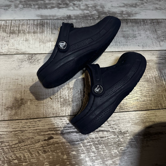 Crocs Kids Size 10C-11C Navy Blue and Beige Lined Clogs - Picture 5 of 8